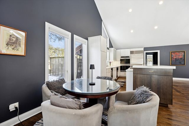 7940 Wolf Road, Burr Ridge, IL 60527