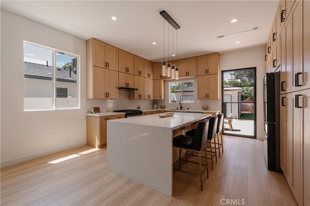 5817 Cantaloupe, Van Nuys, CA 91401