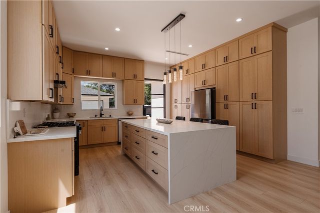 5817 Cantaloupe, Van Nuys, CA 91401