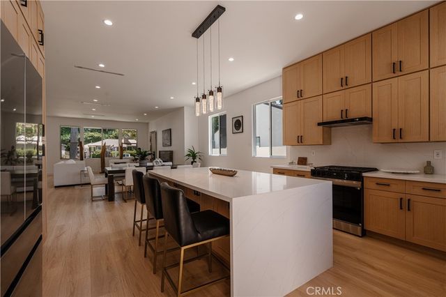 5817 Cantaloupe, Van Nuys, CA 91401