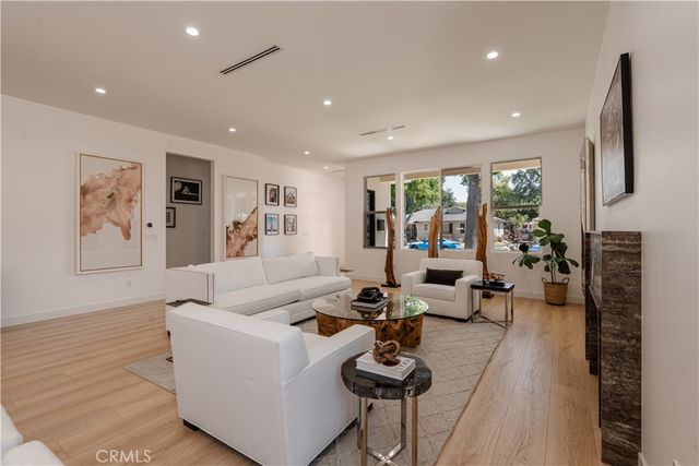 5817 Cantaloupe, Van Nuys, CA 91401