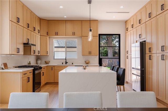 5817 Cantaloupe, Van Nuys, CA 91401