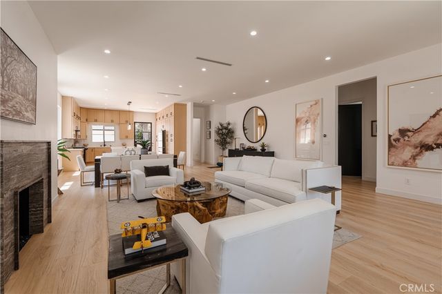 5817 Cantaloupe, Van Nuys, CA 91401