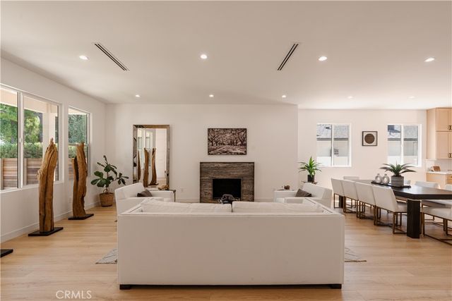 5817 Cantaloupe, Van Nuys, CA 91401