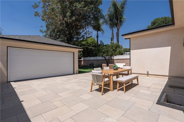 5817 Cantaloupe, Van Nuys, CA 91401