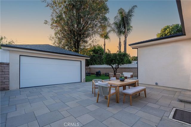 5817 Cantaloupe, Van Nuys, CA 91401