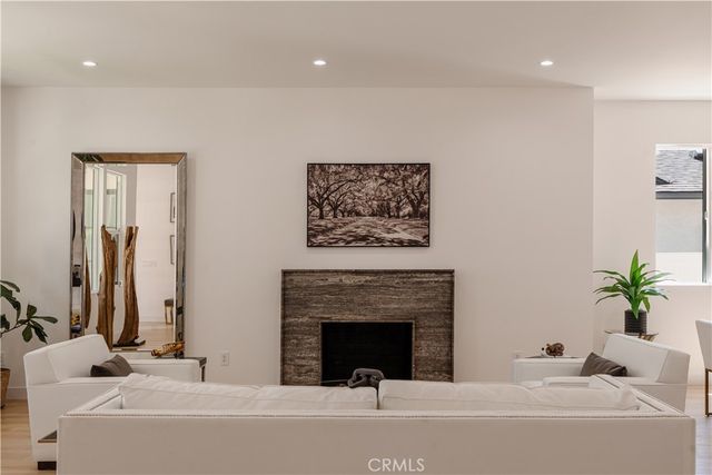 5817 Cantaloupe, Van Nuys, CA 91401