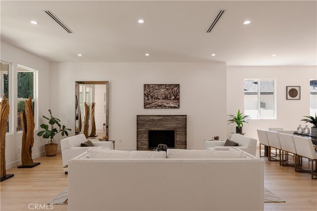 5817 Cantaloupe, Van Nuys, CA 91401