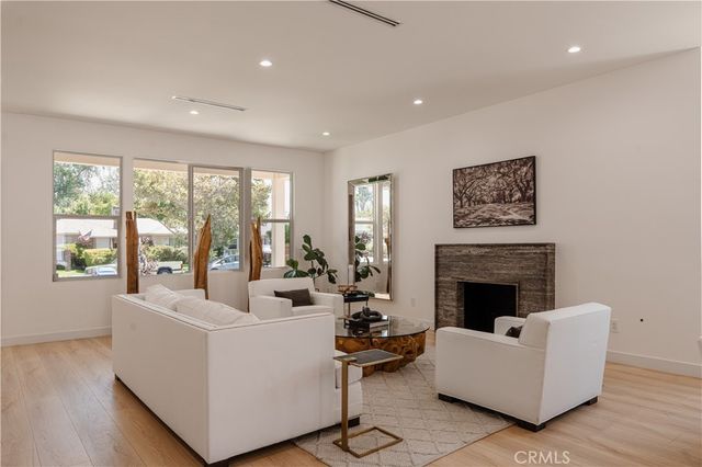 5817 Cantaloupe, Van Nuys, CA 91401