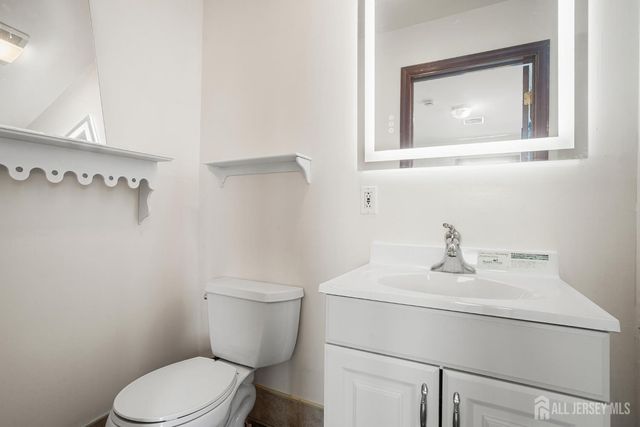 230 mcfarlane Road, Colonia, NJ 07067