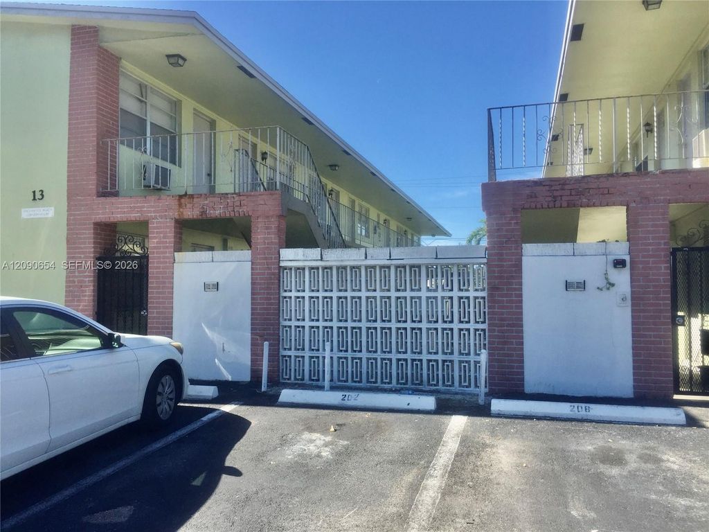 13 NE 2nd Avenue 104, Dania Beach, FL 33004