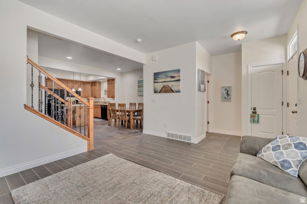 Image 5 of property listing at 10619 S OQUIRRH LAKE RD, South Jordan, UT 84009