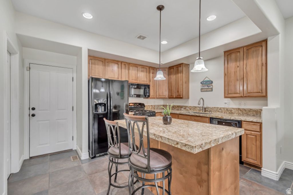 Image 8 of property listing at 10619 S OQUIRRH LAKE RD, South Jordan, UT 84009