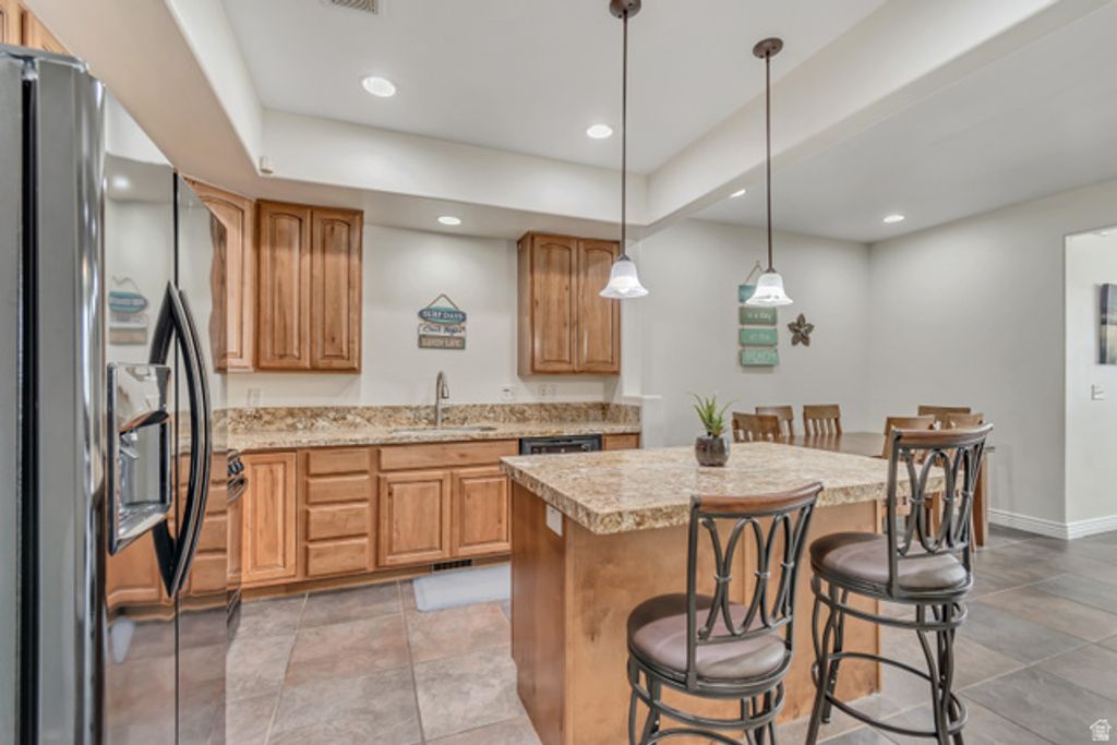 Image 10 of property listing at 10619 S OQUIRRH LAKE RD, South Jordan, UT 84009