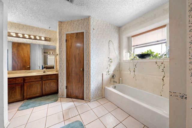 5711 Kingstree Court, Arlington, TX 76017