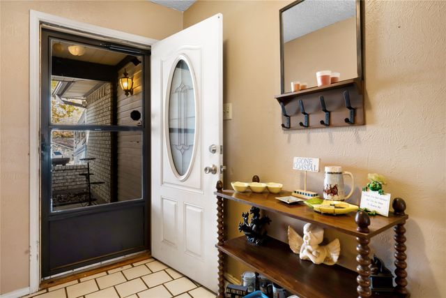 5711 Kingstree Court, Arlington, TX 76017