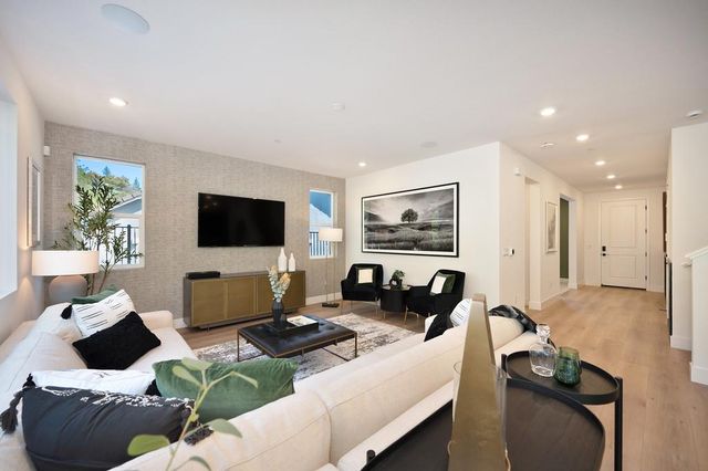 1002 Utah Dr, Placerville, CA 95667