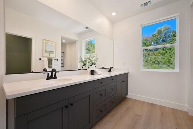 1002 Utah Dr, Placerville, CA 95667