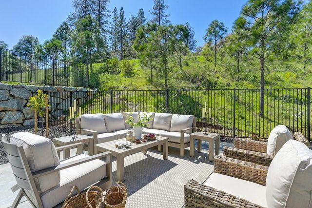 1002 Utah Dr, Placerville, CA 95667