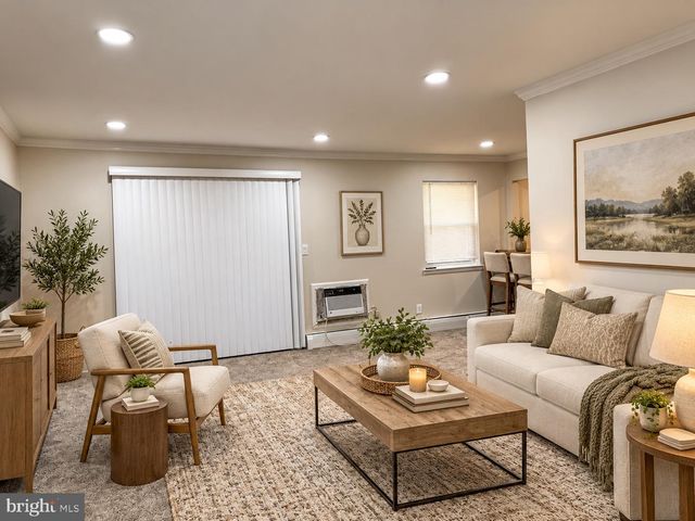 902 GARNET DR, Burlington, NJ 08016