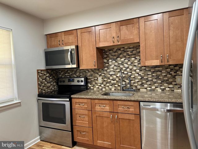 902 GARNET DR, Burlington, NJ 08016