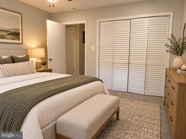 902 GARNET DR, Burlington, NJ 08016