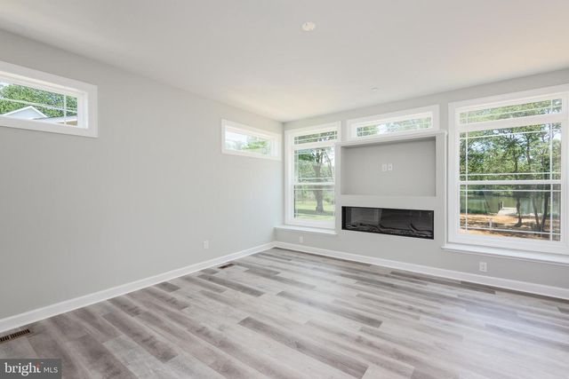 118 N LAKE DR, Stevensville, MD 21666