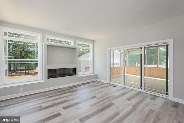 118 N LAKE DR, Stevensville, MD 21666