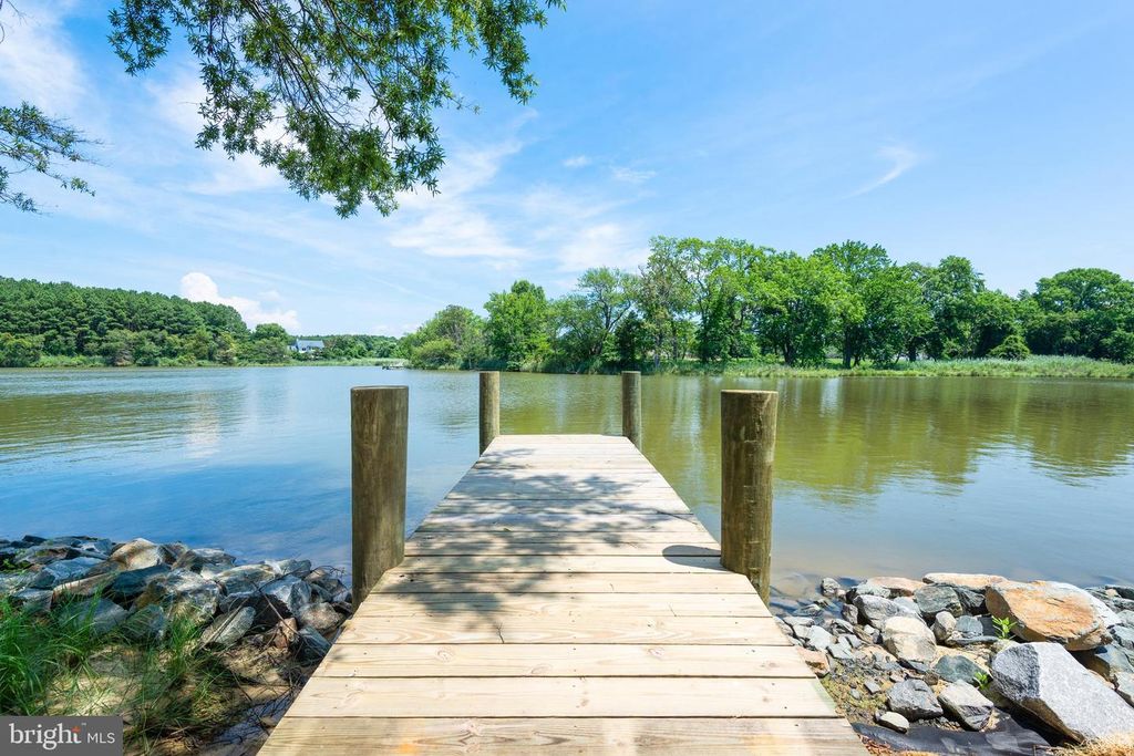 118 N LAKE DR, Stevensville, MD 21666