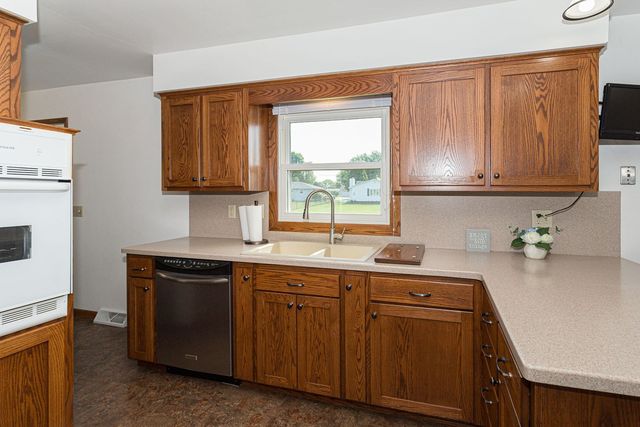 11719 1st Street, Milan, IL 61264