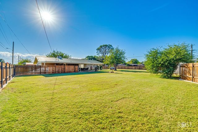 302 Key Street, Bronte, TX 76933