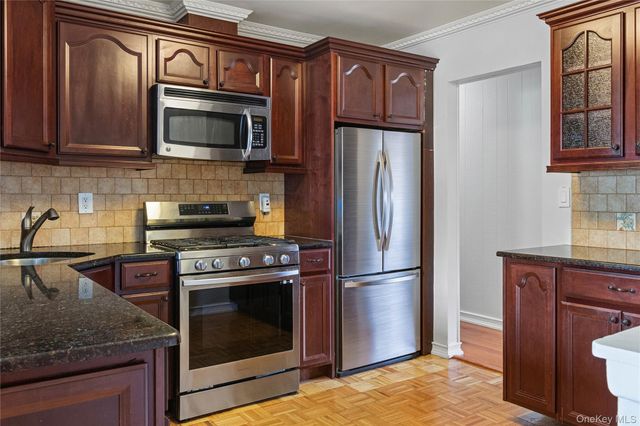 75 Linden Boulevard, Hicksville, NY 11801