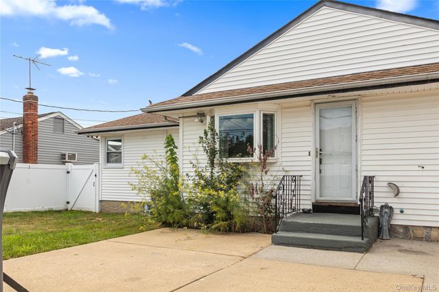 75 Linden Boulevard, Hicksville, NY 11801