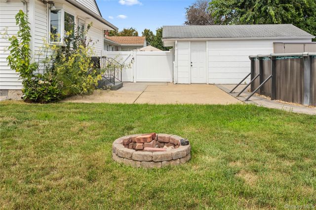 75 Linden Boulevard, Hicksville, NY 11801