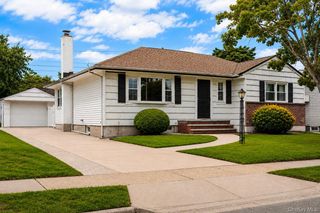 75 Linden Boulevard, Hicksville, NY 11801
