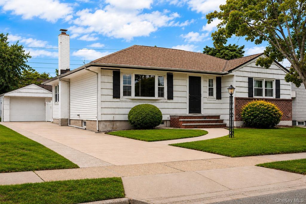 75 Linden Boulevard, Hicksville, NY 11801