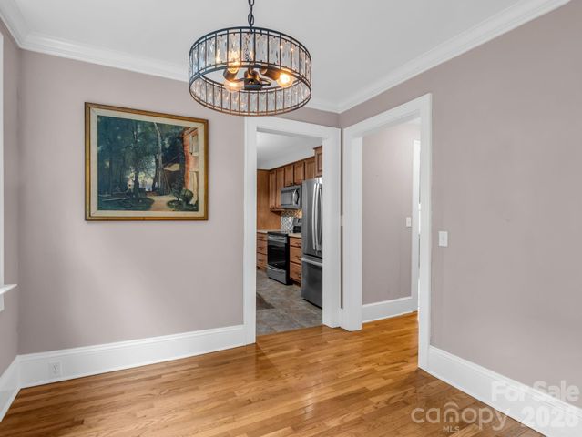 104 W Lake Avenue, Hendersonville, NC 28739