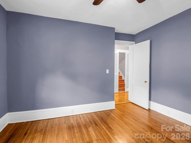 104 W Lake Avenue, Hendersonville, NC 28739