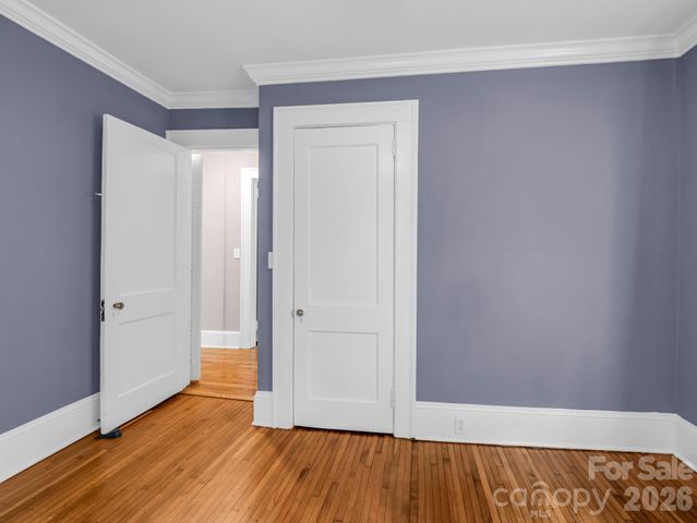 104 W Lake Avenue, Hendersonville, NC 28739