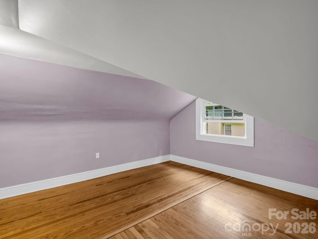 104 W Lake Avenue, Hendersonville, NC 28739