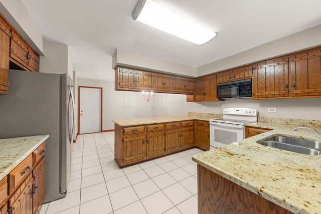 419 W Evergreen Street, Wheaton, IL 60187