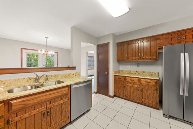 419 W Evergreen Street, Wheaton, IL 60187