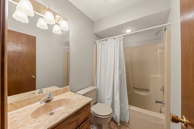419 W Evergreen Street, Wheaton, IL 60187