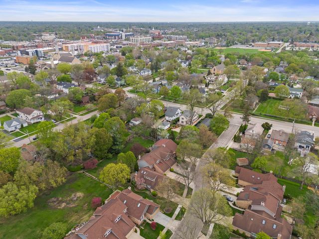 419 W Evergreen Street, Wheaton, IL 60187