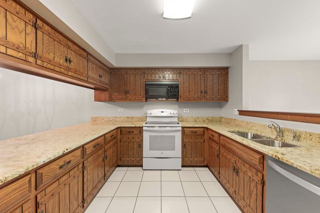 419 W Evergreen Street, Wheaton, IL 60187