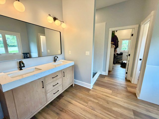 7511 Eagle Crest Drive, Johnston, IA 50131