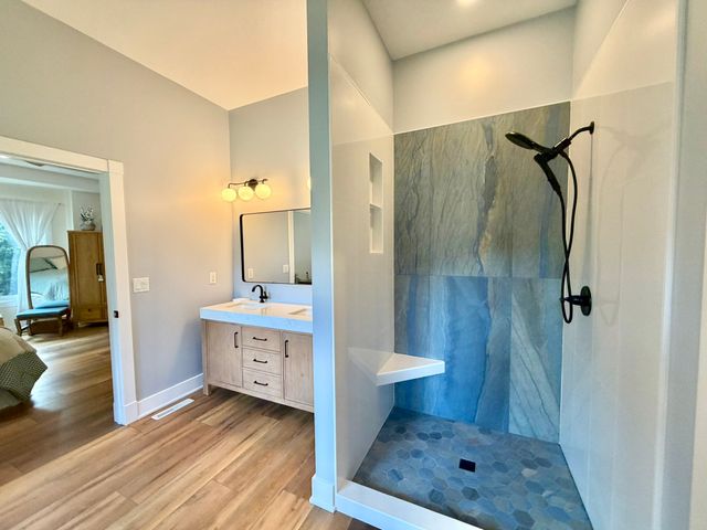 7511 Eagle Crest Drive, Johnston, IA 50131