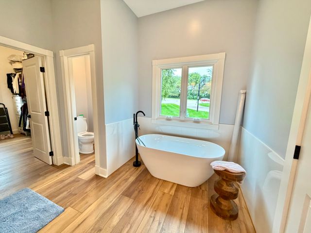 7511 Eagle Crest Drive, Johnston, IA 50131