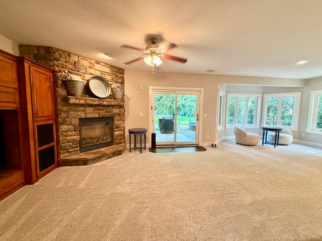 7511 Eagle Crest Drive, Johnston, IA 50131