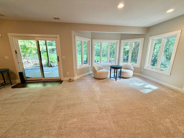 7511 Eagle Crest Drive, Johnston, IA 50131